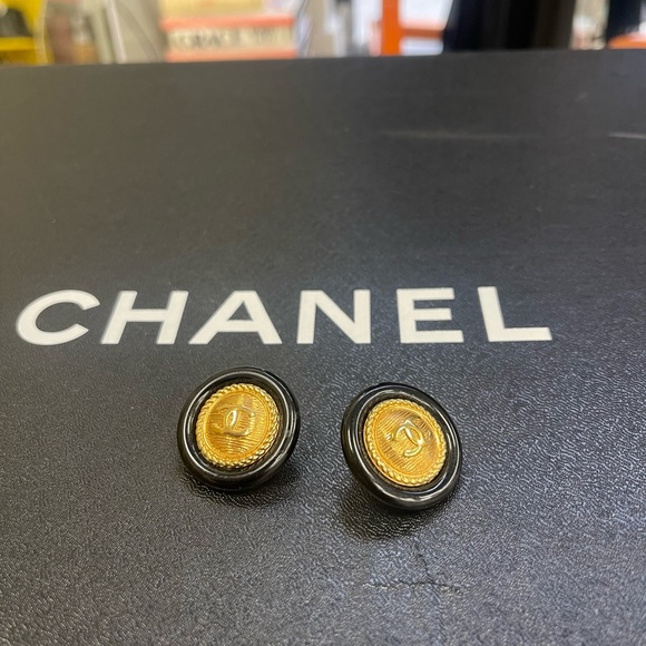 CHANEL classic pierced earrings - Picture 9 of 10